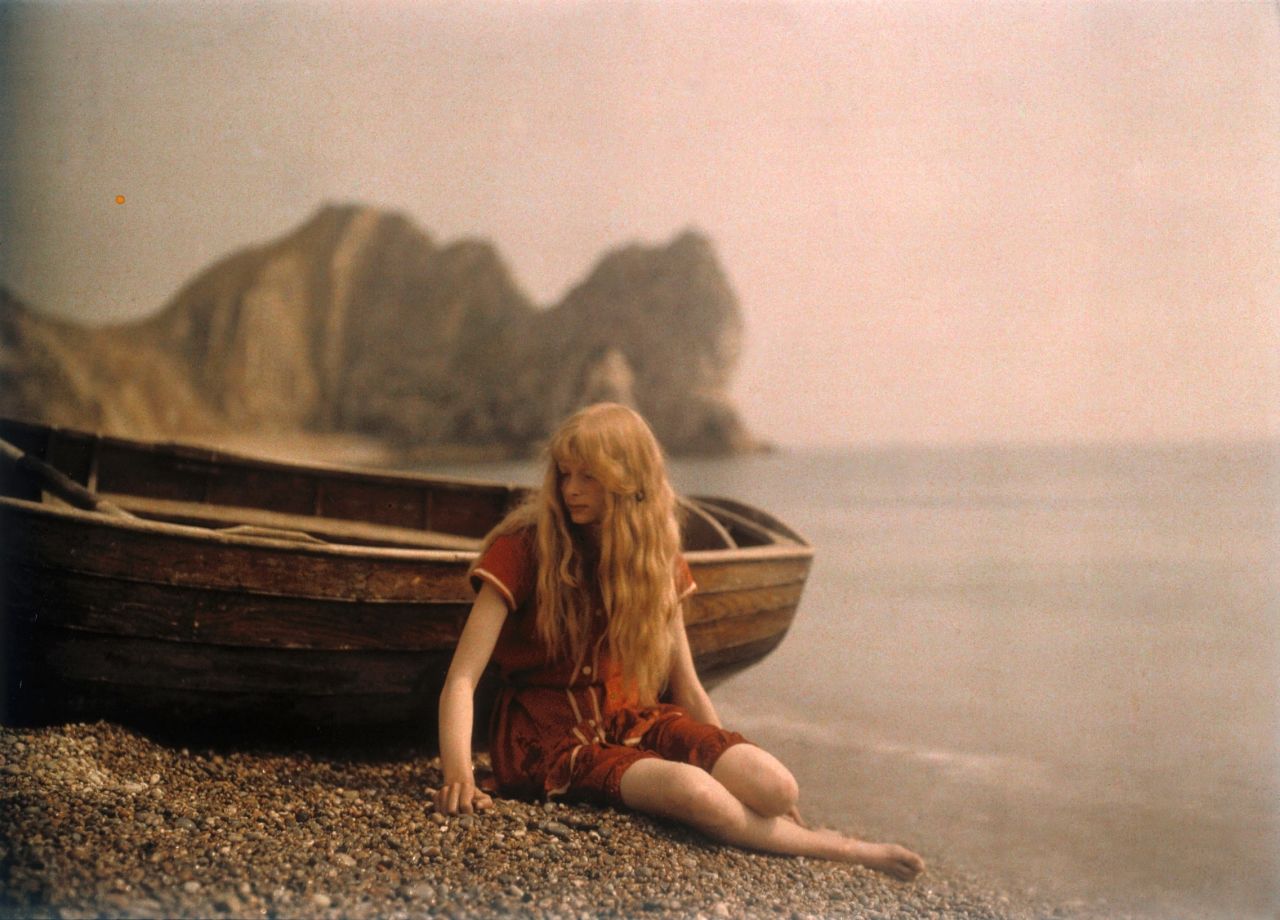 The Autochrome process -- which captured the color red particularly well -- involved a glass plane coated with dyed potato starch, which acted as a color filter. <br /><br />Subsequent versions, that did away with the glass and used film, remained in use until the mid-1950s, but were eventually overshadowed by more advanced techniques.