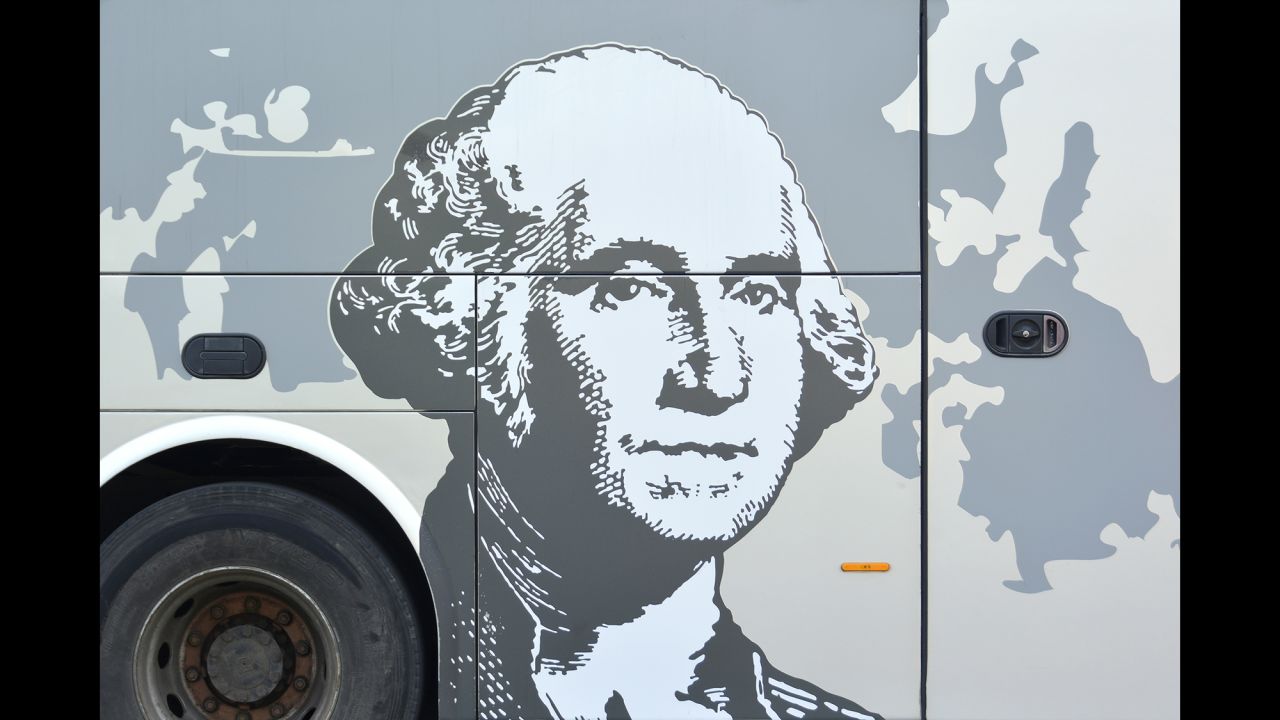 The first U.S. President, George Washington, was on one of the tour buses Holland photographed.