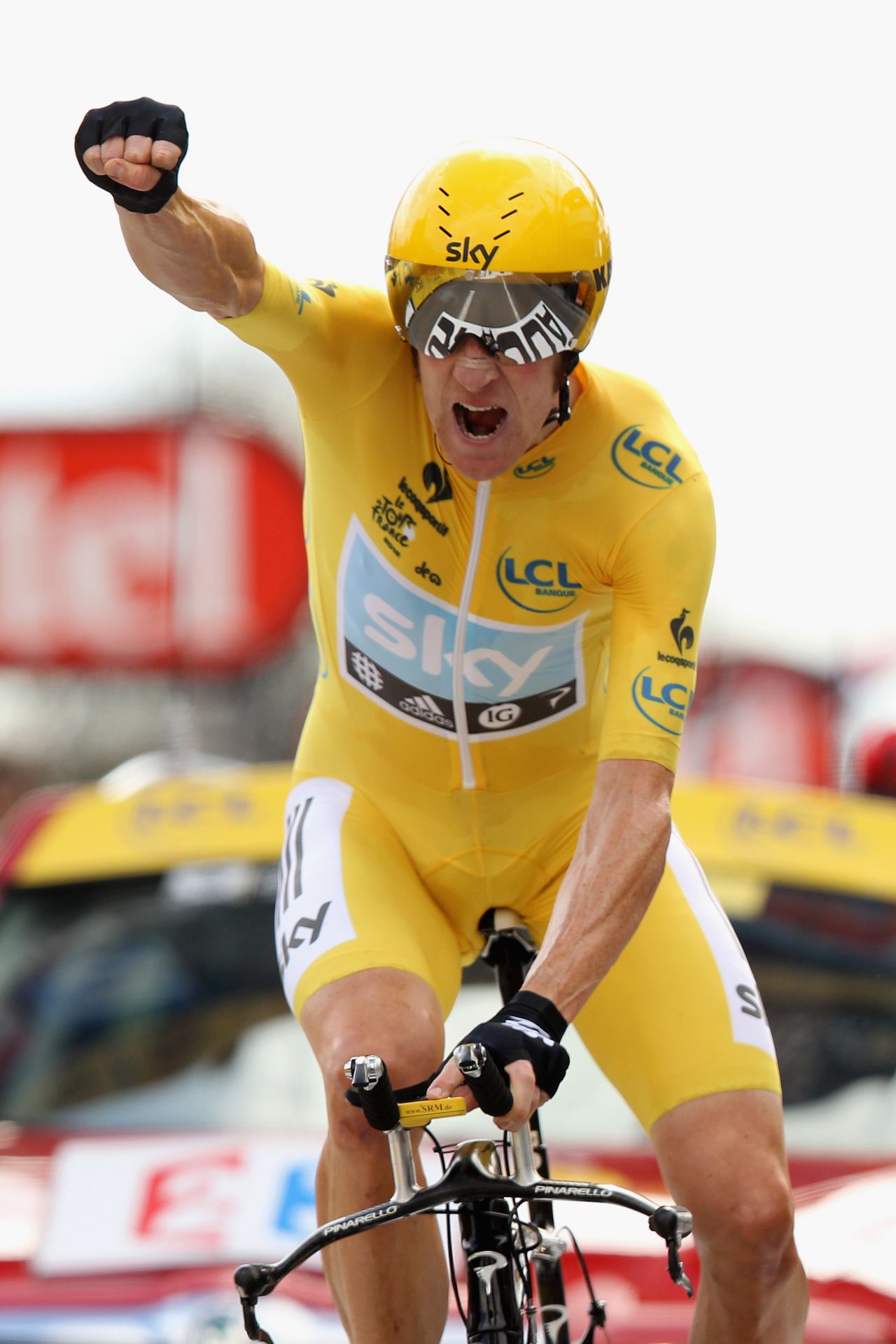 Wiggins punches the air after winning the stage 19 time trial at the 2012 Tour de France.