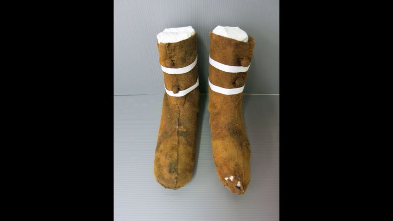 Leg warmers, or chausses, were also discovered in the coffin.