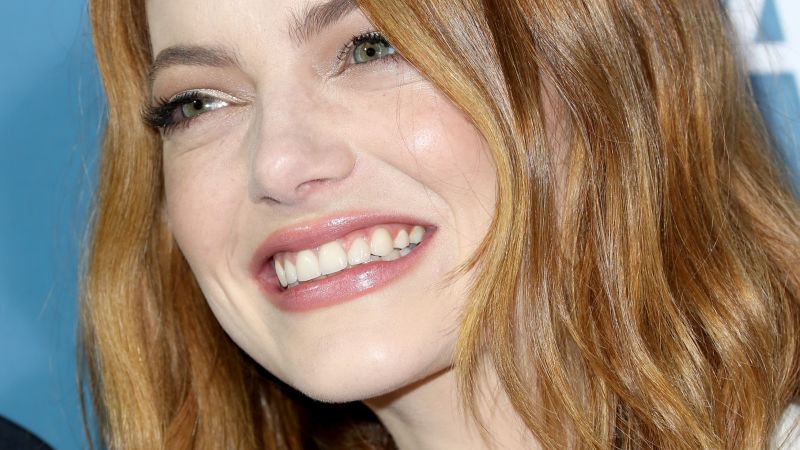 Director Apologizes For Casting Emma Stone As Asian Cnn 