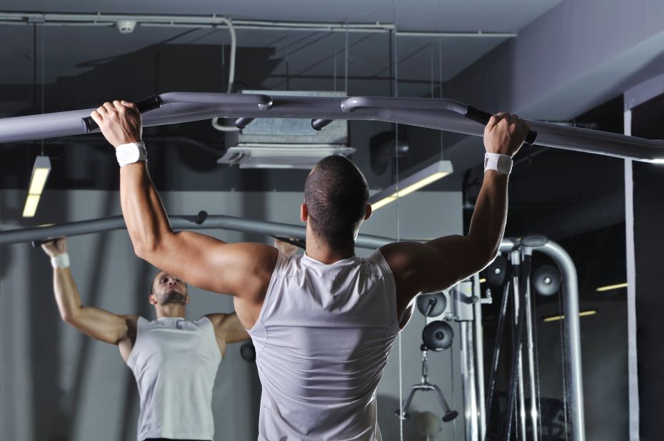 10 things men do at the gym that women hate