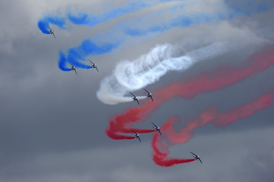 Not all planes at Le Bourget need to be smartphone friendly. Here jets from the French Air Force precision flying team, La Patrouille de France, perform in 2013. Expect more of the same this year.