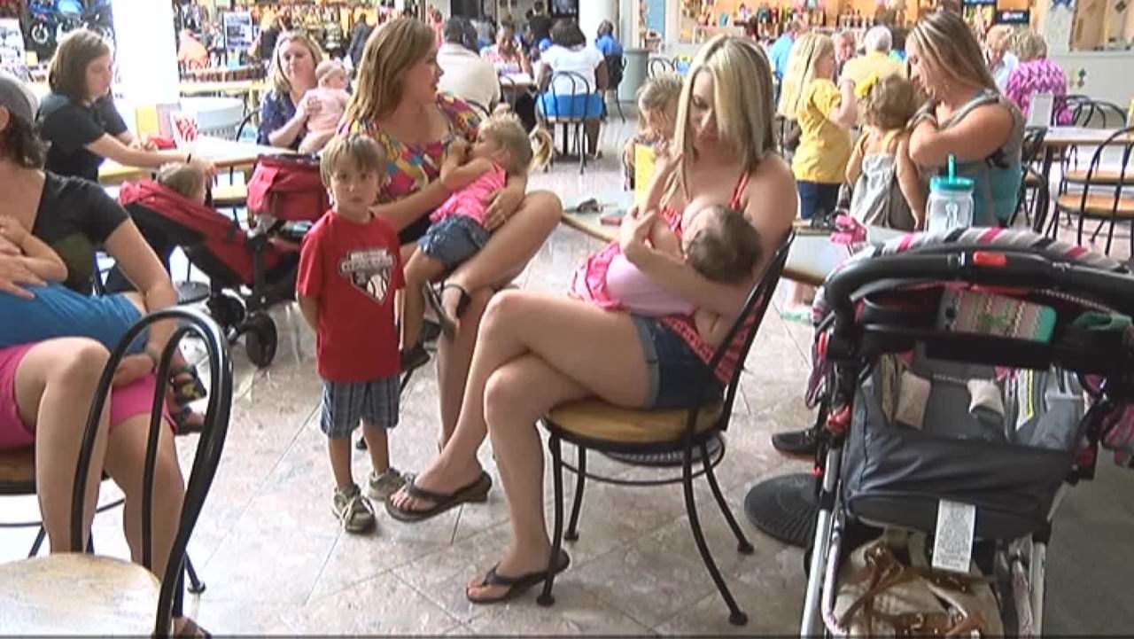 breastfeeding nurse-in protest pkg _00000213.jpg