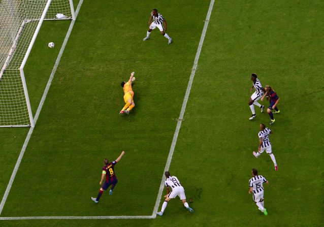 Ivan Rakitic opened the scoring fin the opening minutes with a neat finish beyond Gianluigi Buffon in the Juventus goal.