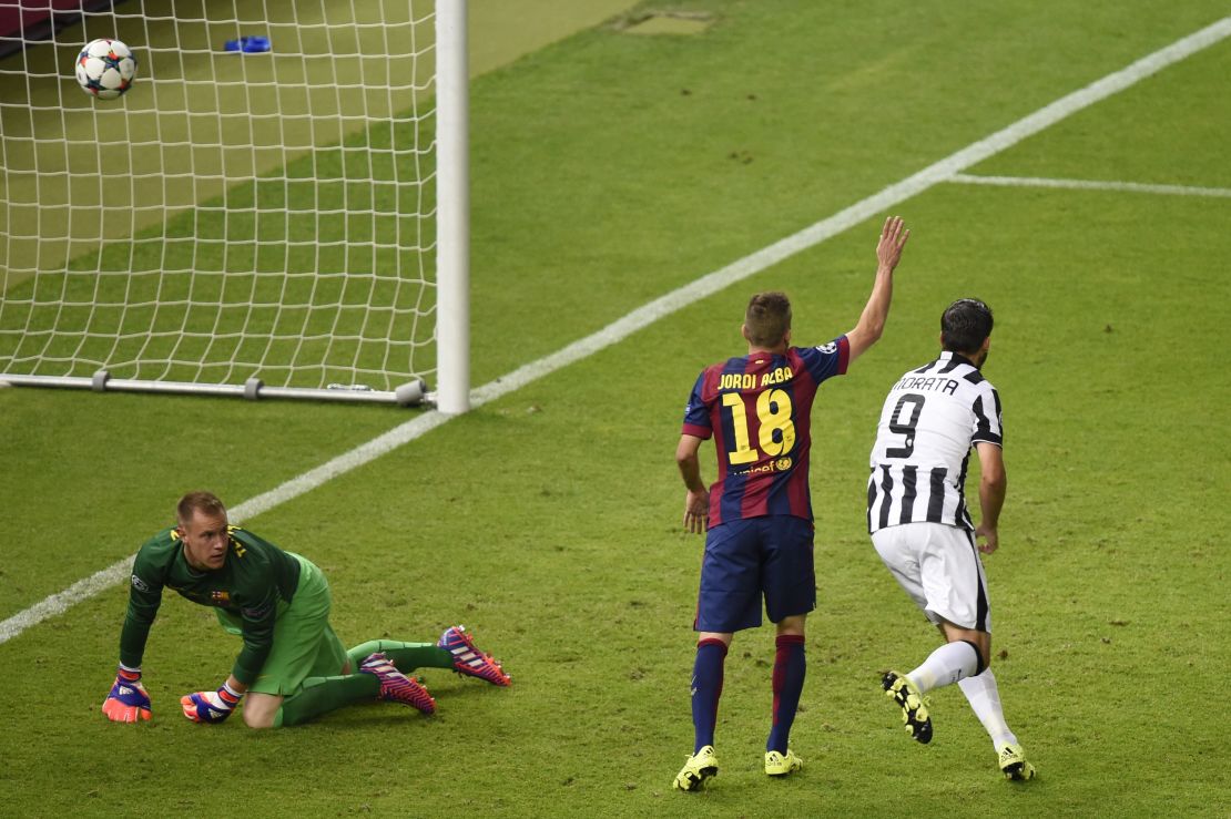 Alvaro Morata levels the scores in the 2015 Champions League final.