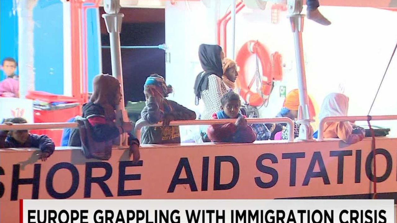 migrant rescue italy robertson lok_00000014.jpg