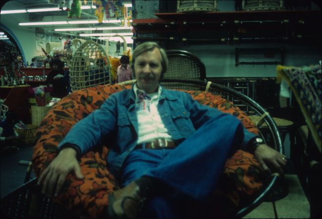 One mustn't forget 1970s furniture along with the fashion, as demonstrated here in 1975 Seattle by <a href="index.php?page=&url=http%3A%2F%2Fireport.cnn.com%2Fdocs%2FDOC-1228469">Jeff Unger's</a> father.