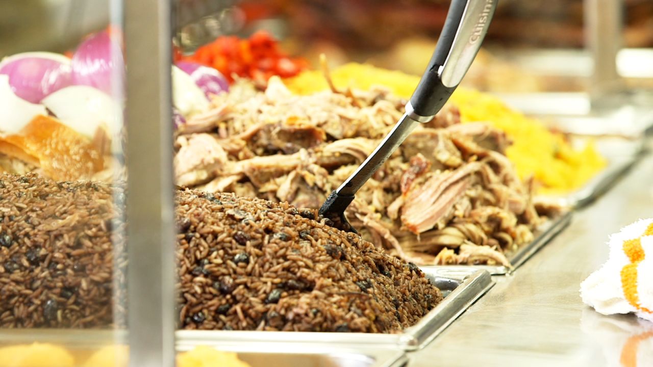El Palacia de Los Jugos -- a market with plenty of ready-to-eat options.