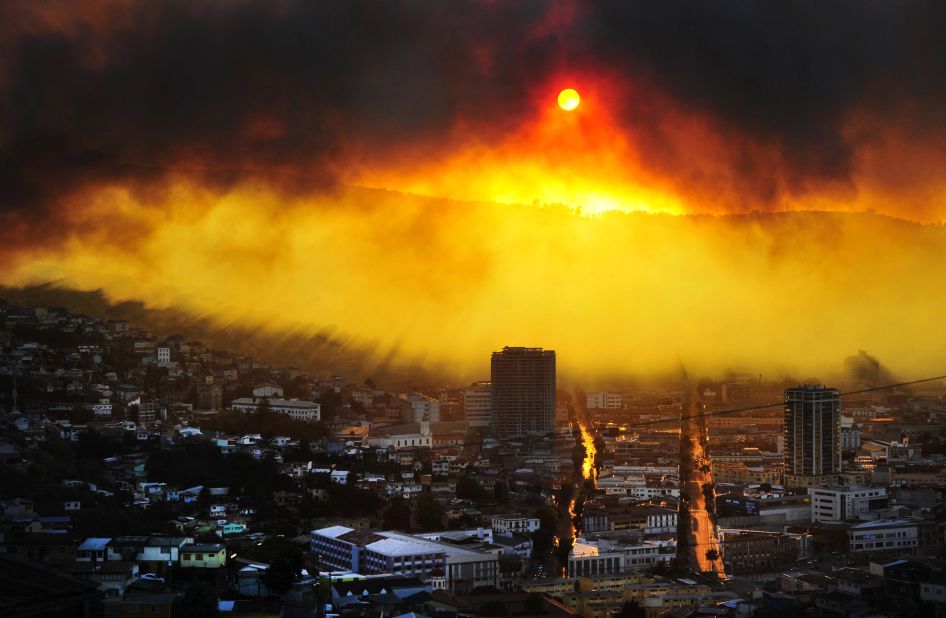 This haunting photo shows part of the damage caused by a bushfire in 2014 that killed 16 people and destroyed nearly 3,000 homes in Valparaiso.
