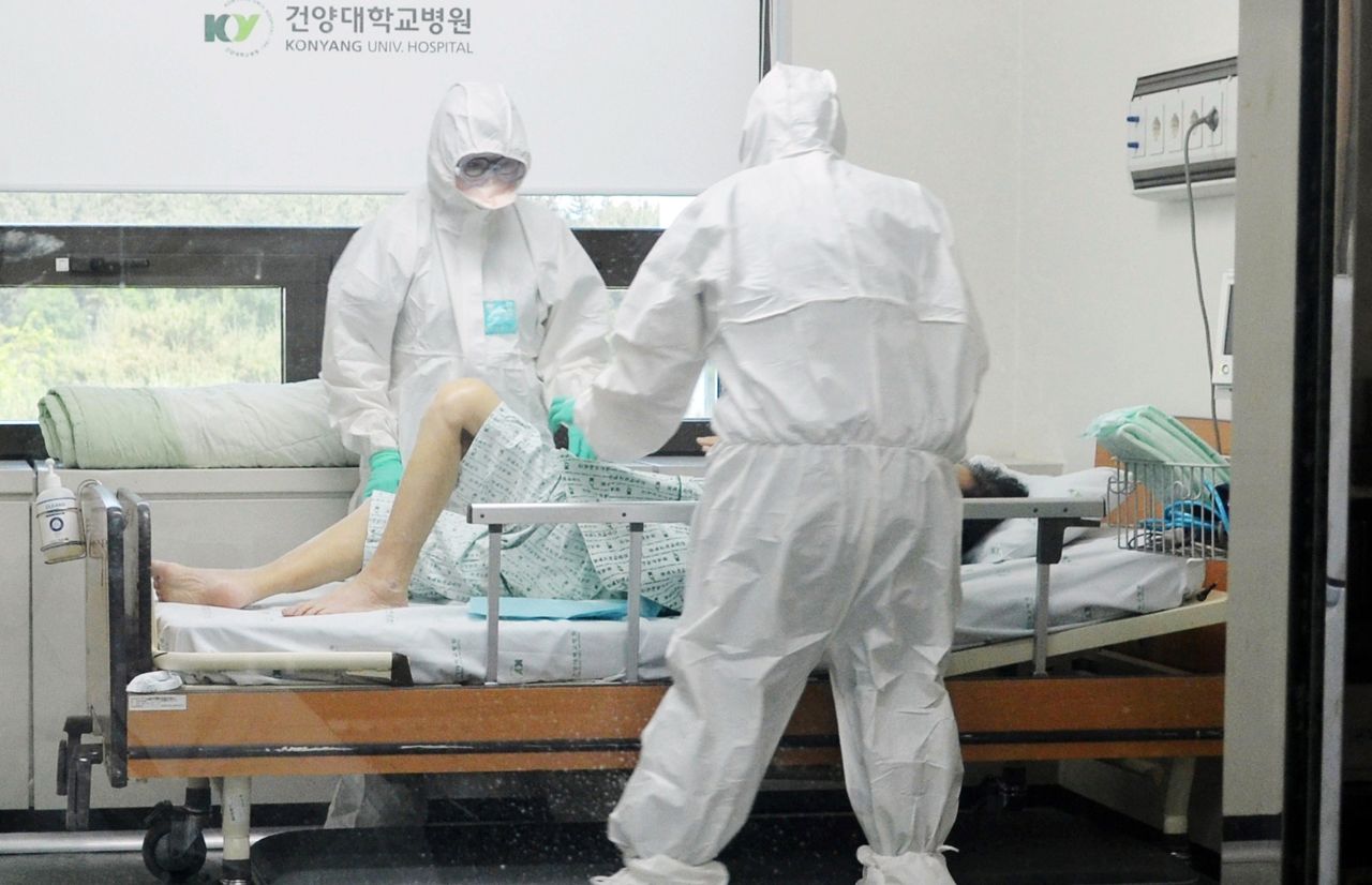 This picture taken on June 7, 2015 shows medical workers caring for a MERS patient at Konyang University Hospital in Daejeon, south of Seoul, South Korea. 