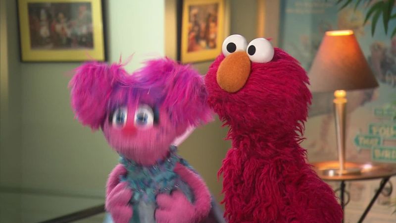 Elmo channels his inner Taylor Swift with 