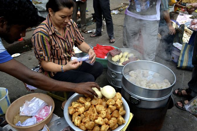 Back in the 18th century, Kolkata experienced a huge influx of Chinese immigrants. Though many have since moved on, their culinary influence remains. In the morning, dim sum vendors can be found near Tiretta Bazaar. 
