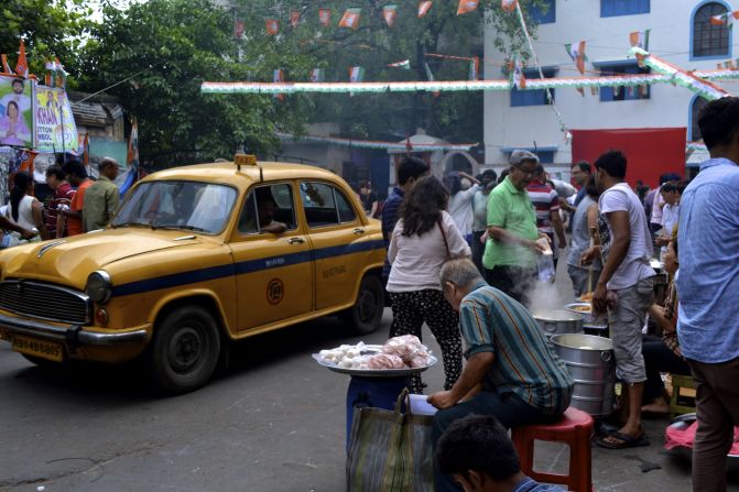 Kolkata's Tiretta Bazaar is packed with people as early as 6 a.m., well before rush hour begins.