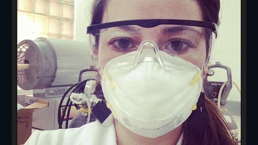 "By the way, I am so #distractinglysexy preparing graphene that sometimes I cry," tweeted @Daniela_BaezM.
