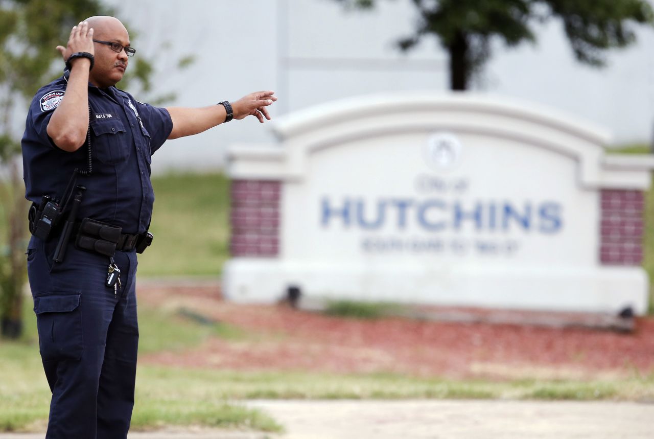 A Dallas County Sheriff's officer directs traffic at the intersection of Dowdy Ferry Road and Interstate 45.