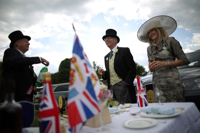 There are those that still opt to bring their own culinary delights, with the trademark racing picnic present amid the on-course action.