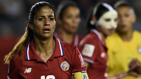 Costa Rican midfielder Shirley Cruz during play.
