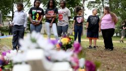 People look at a memorial built on the site where Walter Scott was killed by a North Charleston police officer, April 12, 2015 in North Charleston, South Carolina.