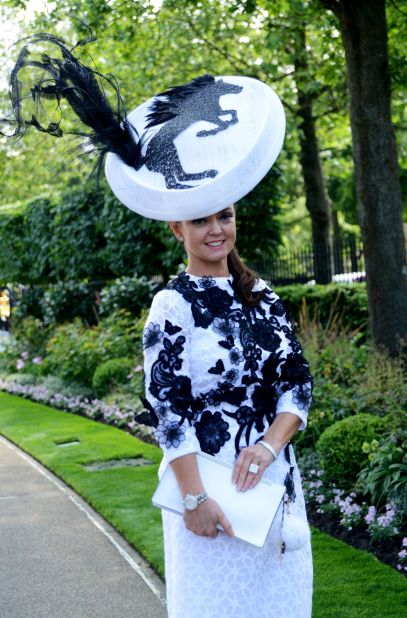 The high-quality horse racing inspired an equine hat for this racegoer.