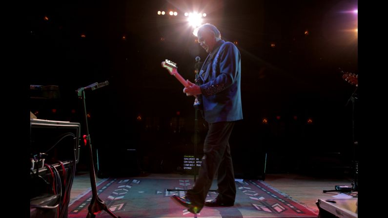 CNN Films presented the documentary <a href="index.php?page=&url=http%3A%2F%2Fwww.cnn.com%2Fshows%2Fglen-campbell-ill-be-me" target="_blank">"Glen Campbell ... I'll Be Me,"</a> which followed his goodbye tour across America in 2011.