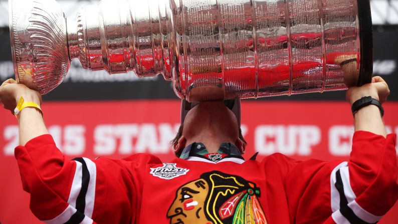 Brad Richards of the Chicago Blackhawks kisses the Stanley Cup during the championship celebration on Thursday, June 18 in Chicago. The Blackhawks beat the Tampa Bay Lightning in Game 6 to win the Cup.