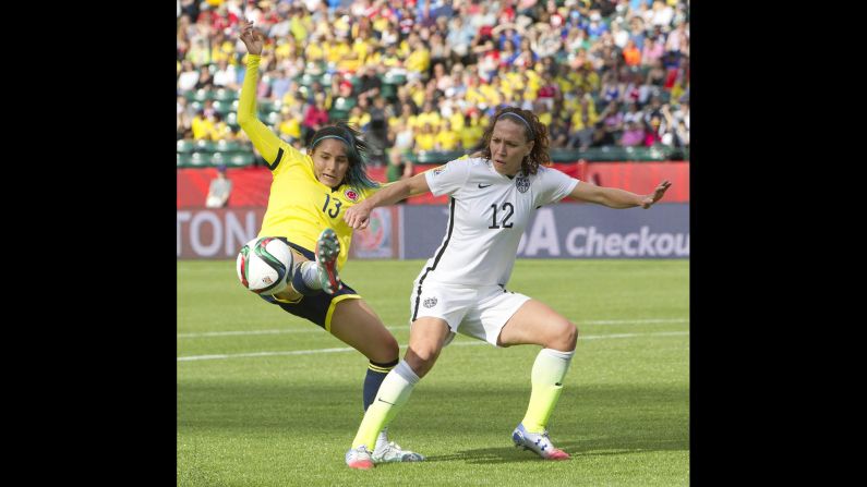 Clavijo stretches for the ball in front of U.S. midfielder Lauren Holiday.