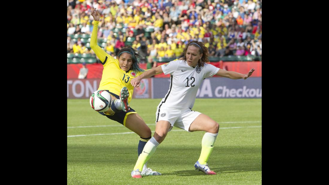 Clavijo stretches for the ball in front of U.S. midfielder Lauren Holiday.