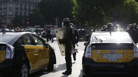 Riot police arrive to intervene at the Porte Maillot station on June 25.