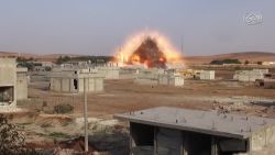 cnnee pkg levy isis counteroffensive in Kobani_00011422.jpg