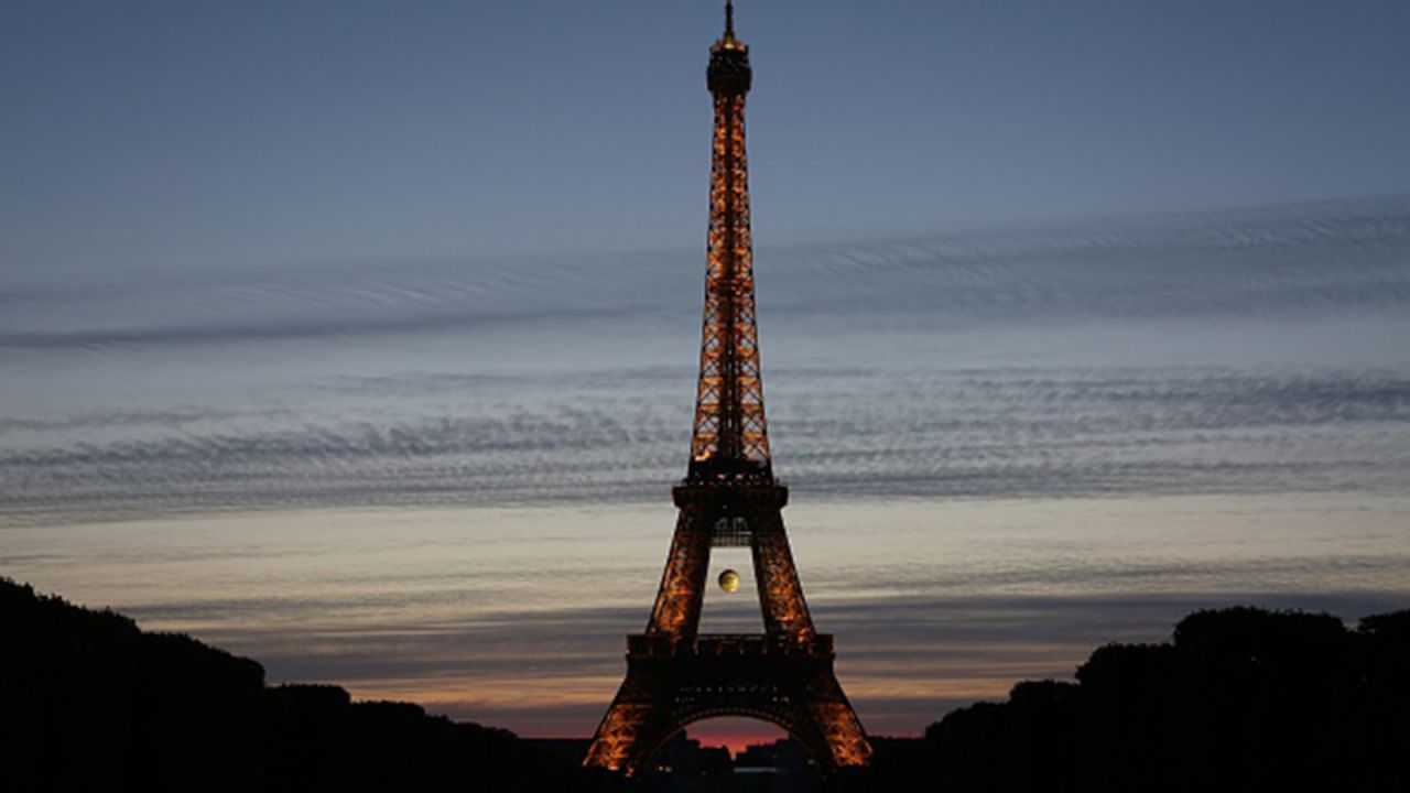 Headed to the city of lights? Paris hotel guests can expect to pay $29.63 for a burger meal, $5.79 for a cup of coffee, $12.81 for a glass of wine and$24.39 for a club sandwich, says Hotels.com's CSI.