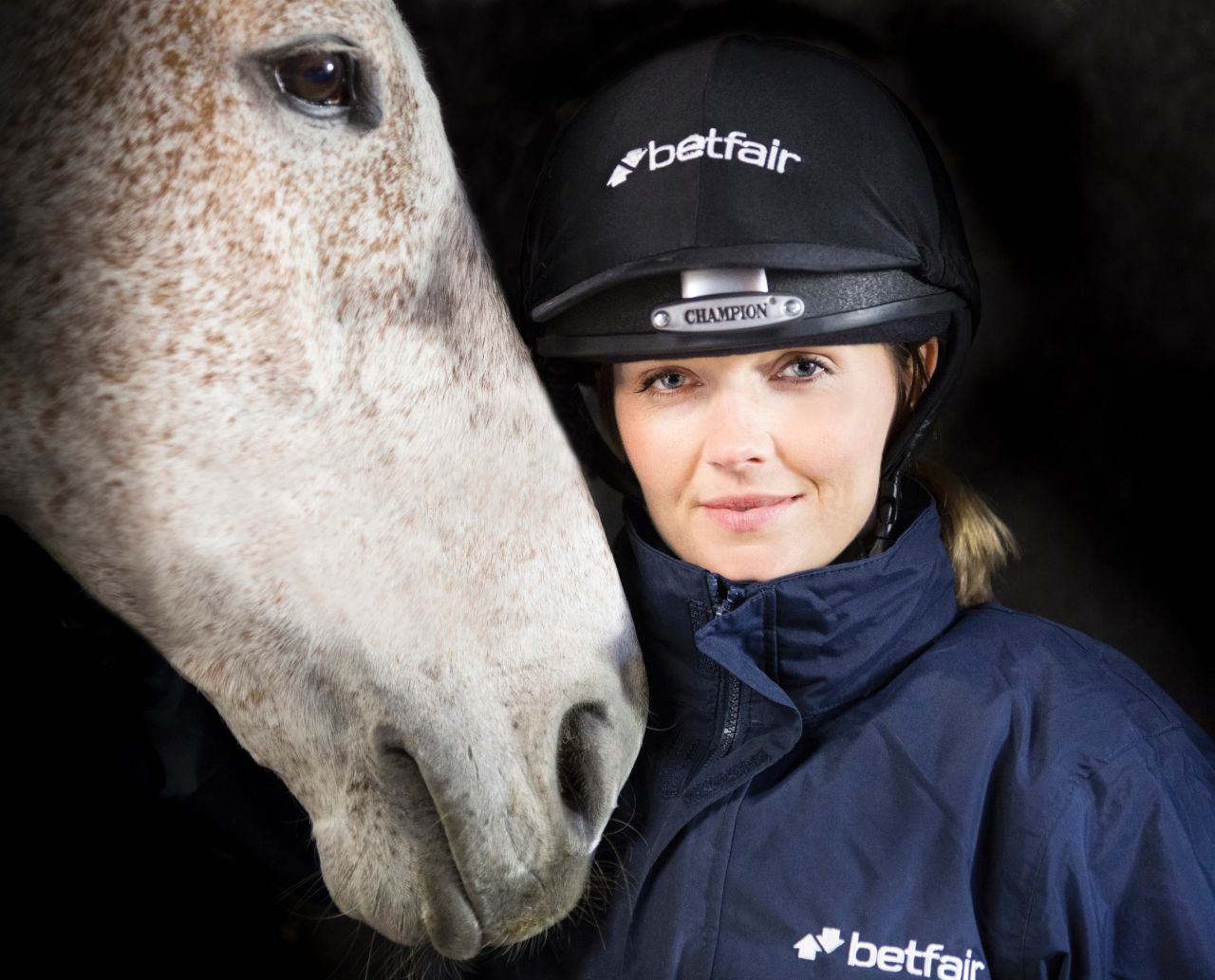 Track cycling champion Victoria Pendleton has taken up the challenge laid down by UK betting company betfair to train as a amateur jockey with the aim of riding at the Cheltenham Festival in 2016.