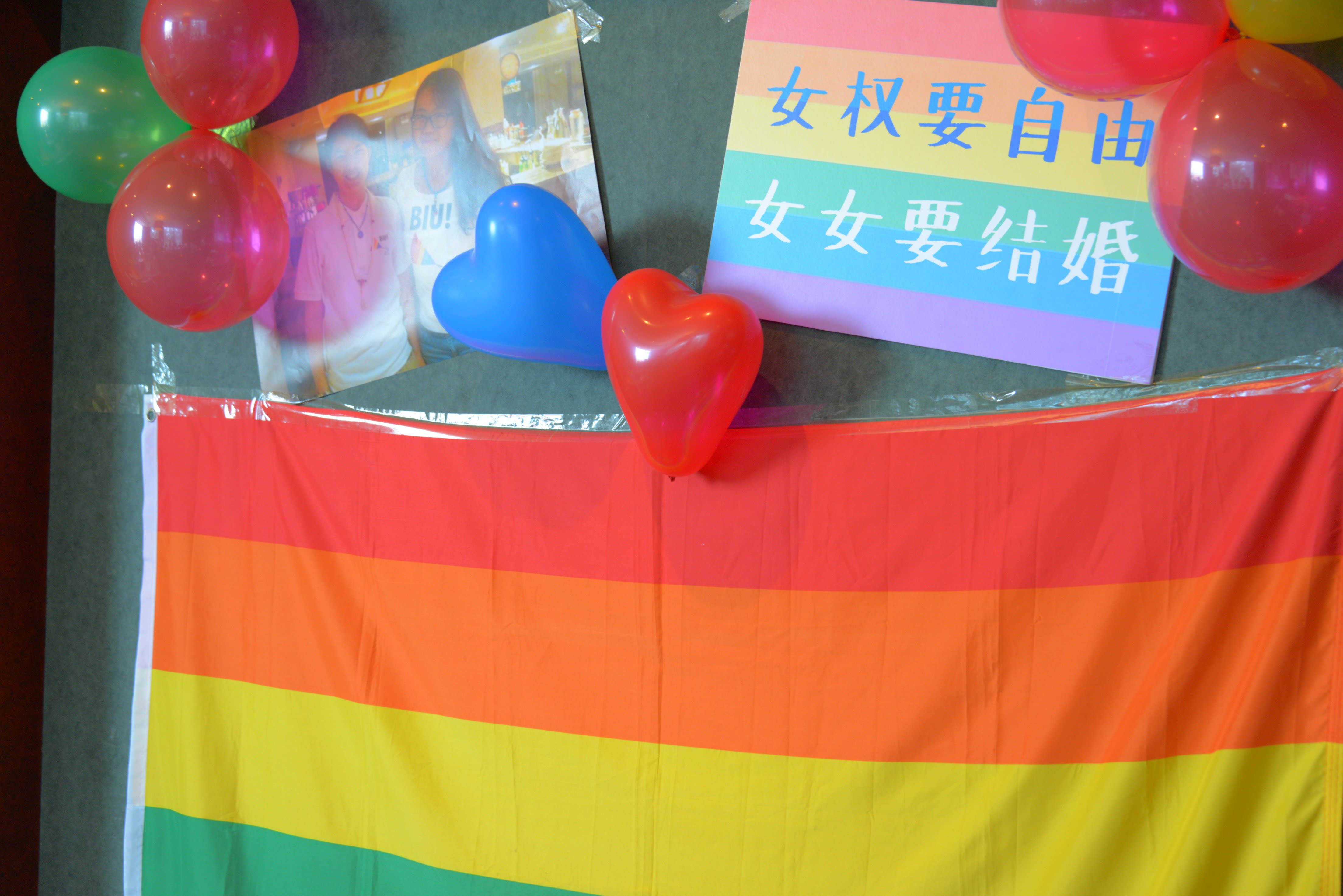 China: Gay couple ties knot to push for same-sex unions | CNN