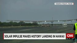 solar.impulse.lands.hawaii_00001216.jpg