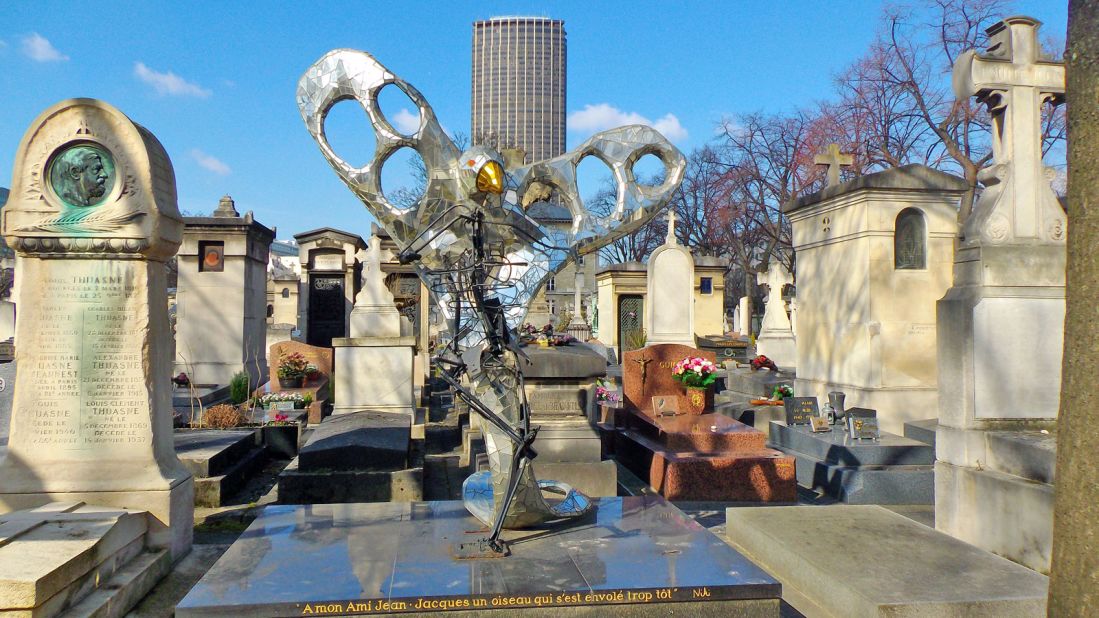 The second Niki de St Phalle sculpture in Montparnasse is "L'Oiseau," or "The Bird."