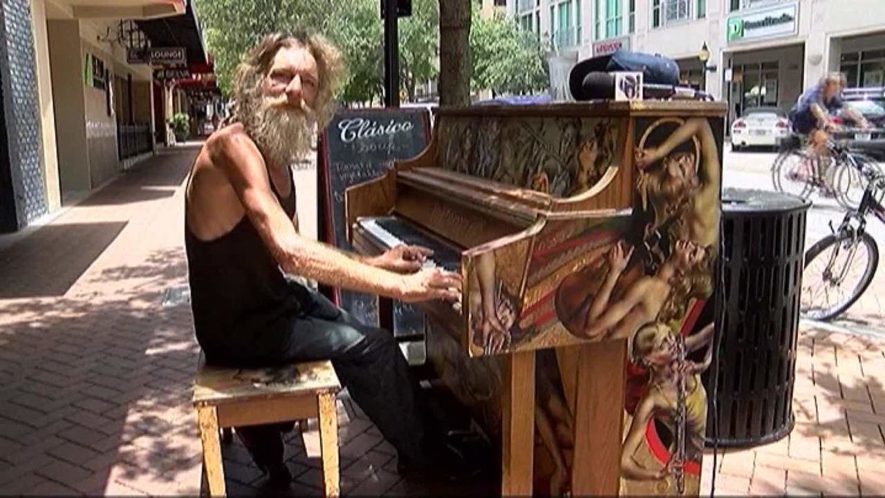 cnnee vo homeless piano _00002124.jpg