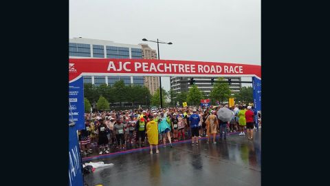 Bad weather did not put a damper on the world's biggest 10K, which kicked off Saturday in Atlanta despite rain delays.