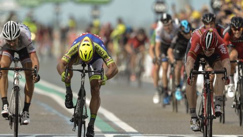 Andre Greipel (right) wins the second stage ahead of Peter Sagan (center) and Fabian Cancellara (left) 