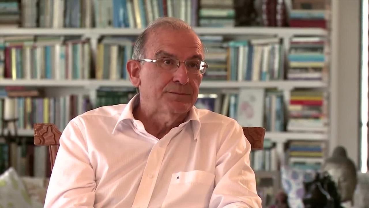 cnnee intvw humberto de la calle colombia peace dialogue farc_00015109.jpg