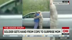 soldier gets help from cops to surprise mom good stuff Newday _00004619.jpg
