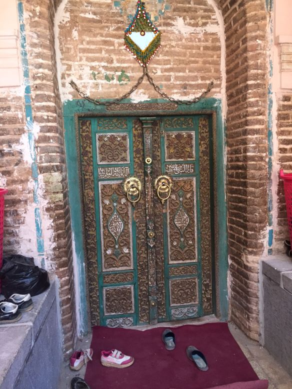 The door to the oldest and biggest mosque in town. A lot of the buildings have beautiful wooden doors with artistic carvings in them that are almost as old as the buildings themselves. 