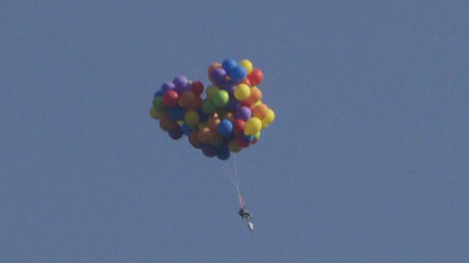 Nu al Voorkeur douche Balloon man' soars in lawn chair, lands in jail | CNN