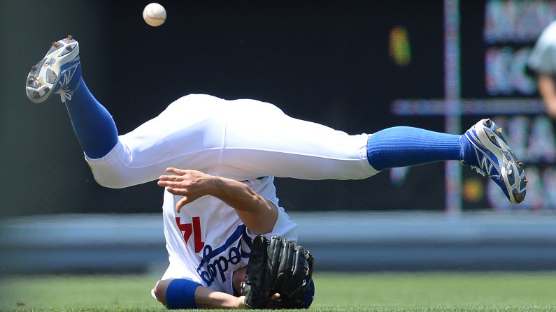 Los Angeles Dodgers shortstop Enrique Hernandez can't collect a ground ball during a home game against the New York Mets on Sunday, July 5.