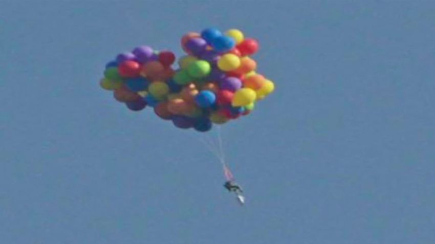 Canada man floats balloons up movie_00005007.jpg