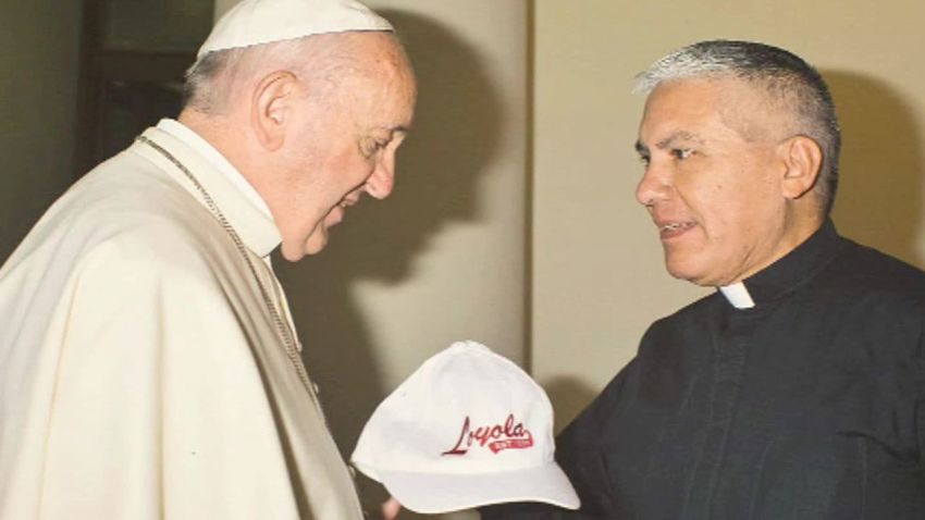 pope francis friend flores pkg_00023216.jpg