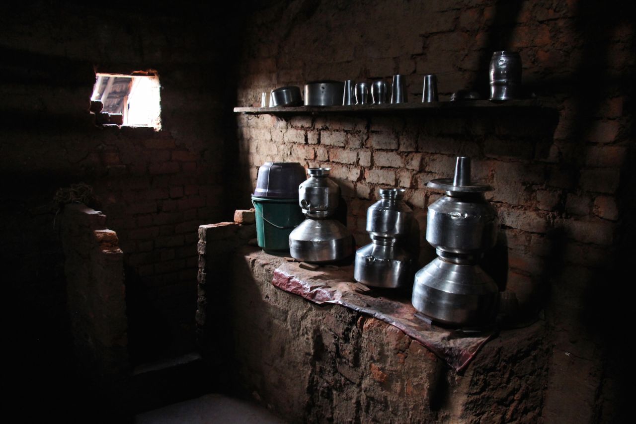 The women have to make at least three trips a day, starting at 5 a.m., then at 11 a.m. and 5 p.m.. Each pot contains around 10-15 liters of water, forming an immense weight on the women's heads.
