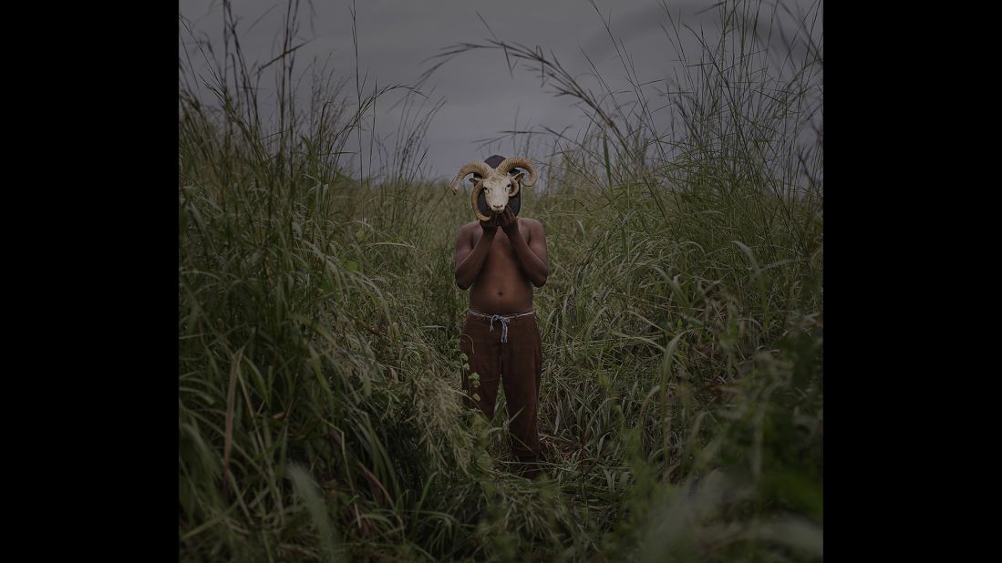 This photo captures Roberto Jr. as "El Cimarron." In Spanish, "cimarron" refers to an animal that escapes its master to find freedom in the wild. 