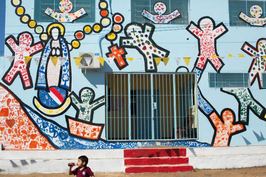 Decorative walls will welcome Pope Francis in Bañado Norte. 