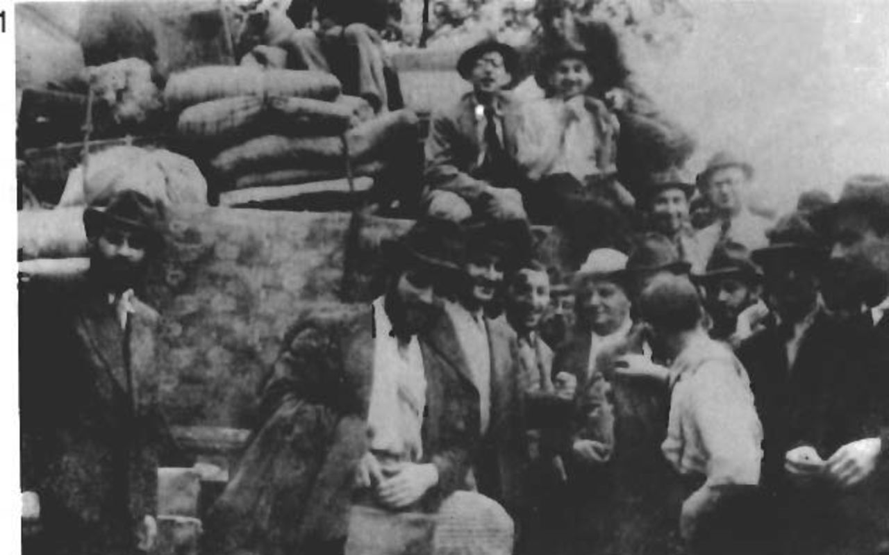 Refugees moving to the ghetto in spring 1943