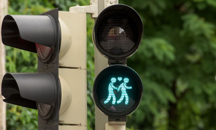 Gender differences remain as lesbian couples glow in red, while their male counterparts blink in green.